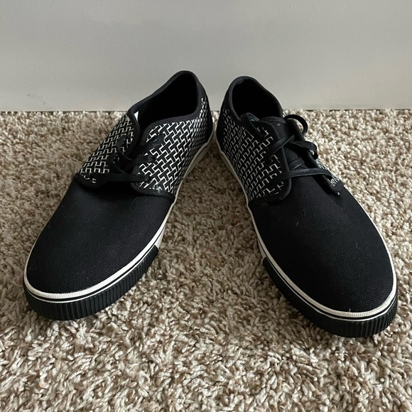 Toms Carlo Black and White Printed Canvas Sneaker Size 11 - Picture 1 of 11